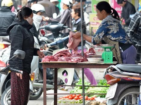 Giá thịt bò, thịt gà đã tăng nhẹ, còn thủy hải sản tăng mạnh trong dịp này dù còn hơn một tháng nữa mới đến Tết Âm lịch. Ảnh: AQ