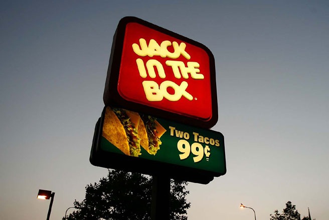Logo cũ của chuỗi cửa hàng đồ ăn nhanh Jack In The Box có một chú cá dễ thương nằm ở cuối