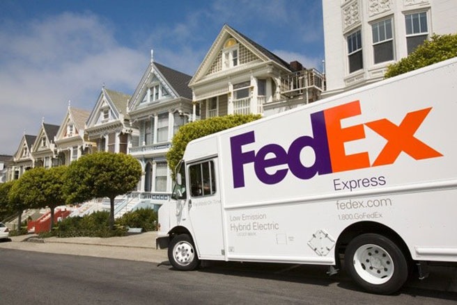 Thương hiệu chuyển phát nhanh FedEx đã nổi tiếng toàn cầu. Tuy nhiên, hiếm người nhận ra hình mũi tên nằm giữa chữ E và chữ X trong logo của hãng - Ảnh: The Tech.