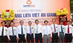 Các đại biểu tại Lễ khai trương LienViet Bank An Giang - tinkinhte.com