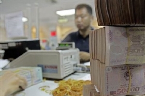 Kể từ ngày 1/12/2009 đến nay (5 tháng liên tiếp), lãi suất cơ bản bằng VND liên tục được duy trì ổn định - tinkinhte.com