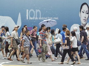 Khách du lịch tại Singapore. - tinkinhte.com