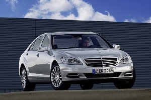 Thêm lựa chọn động cơ cho Mercedes-Benz S-Class 2011