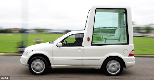 Chiếc Popemobile của Giáo hoàng Benedict XVI hoán chuyển từ một chiếc SUV Mercedes- Benz M-Class có thể đạt tốc độ khoảng 260 km/h - Ảnh: PA 