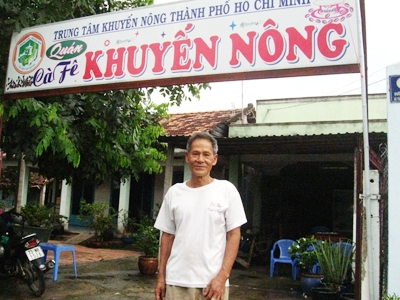 Ông Võ Văn Manh, chủ quán cà phê Khuyến nông