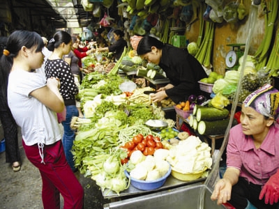 Mớ rau, con cá cũng đua nhau tăng giá 