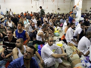 Tù nhân Iraq trong moojt trại tạm giam tại miền bắc Bagdah