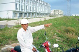 Một trong những nhà đầu tư đang bị kẹt nhà đất tại Bình Dương. - tinkinhte.com