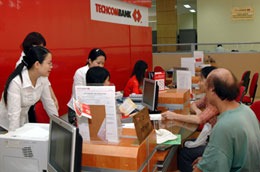Còn một tháng, Techcombank dự kiến sẽ đạt được kế hoạch lợi nhuận đã điều chỉnh là 2.200 tỷ đồng của năm 2009. - tinkinhte.com