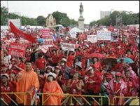 Tình hình chính trị bất ổn ở Thái Lan làm nhiều nhà đầu tư nước ngoài có ý định chuyển hướng sang Việt Nam. - tinkinhte.com