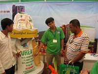 Đạm Phú Mỹ tham gia hội chợ giới thiệu sản phẩm urea ở thị trường Campuchia, nhằm tập dượt trước khi xuất khẩu sang các thị trường lân cận. - tinkinhte.com