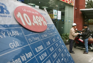  Năm 2009, thiếu vốn là nguyên nhân chính đẩy lãi suất huy động    của các ngân hàng đua nhau tăng - tinkinhte.com