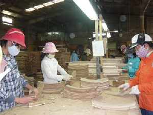 Lao động đang làm việc tại một doanh nghiệp ĐTNN ở Hải Phòng. - tinkinhte.com