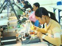 Sản xuất tại nhà máy Công ty Sonion ở Khu Công nghệ cao TPHCM. - tinkinhte.com