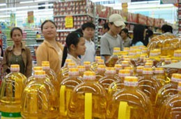 Các doanh nghiệp được hỗ trợ vốn dự trữ hàng Tết hiện đã chuẩn bị được lượng hàng hóa tương đối lớn. - tinkinhte.com