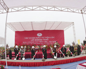 Công trình sẽ hoàn thành và đưa vào sử dụng trong quý 1 năm 2012, với giá bán khoảng 10,5 triệu đồng/m2. - tinkinhte.com