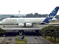 Máy bay lớn nhất thế giới A380 của hãng hàng không Singapore Airlines. - tinkinhte.com