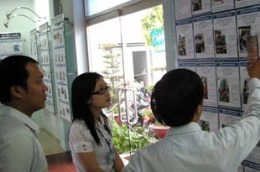 Hiện các chủ đầu tư các dự án bất động sản vẫn chưa muốn giao dịch qua sàn nên họ đã tìm mọi cách để “lách luật” nhằm mang lại lợi nhuận tối đa. - tinkinhte.com