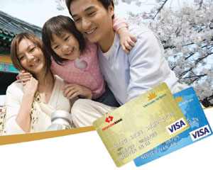 Khách hàng thẻ đồng của Techcombank sẽ được tặng 1.000 điểm Bông Sen vàng. - tinkinhte.com