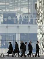 Sau khi Hồng Kông tụt hai bậc trên bảng xếp hạng, Tokyo đã trở thành nơi cho thuê văn phòng đắt đỏ nhất thế giới. - tinkinhte.com