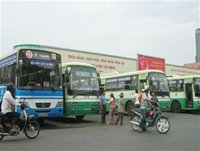 Nhiều doanh nghiệp không muốn đấu thầu các tuyến xe buýt vì khó mang lại hiệu quả. - tinkinhte.com