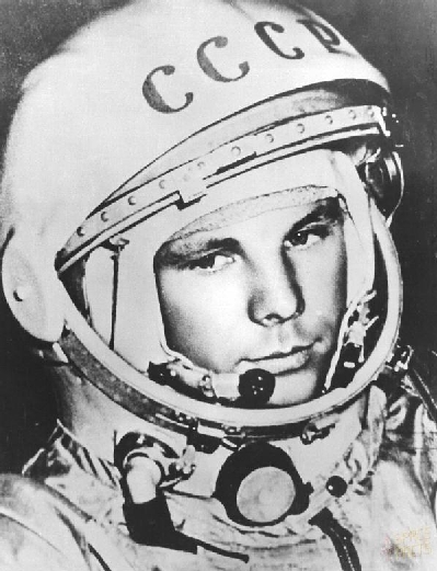 Gagarin chuẩn bị bay vào vũ trụ
