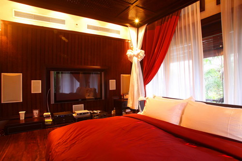 Phòng ngủ của vợ chồng Hà Kiều Anh như một thiên đường thu nhỏ. 