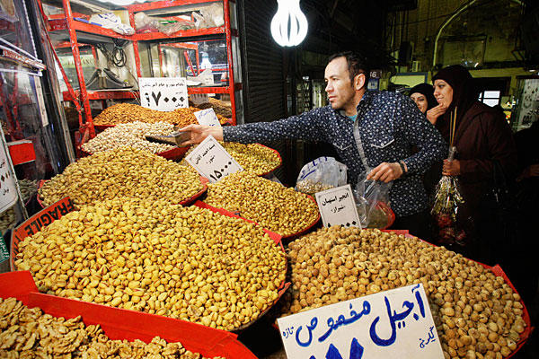 Bị cấm vận: Iran dùng vàng đổi lương thực