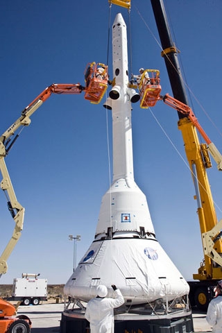 Quân đội Mỹ đang thử nghiệm tàu thăm dò Orion vào 6-5-2011 tại phòng thử nghiệm tại Mexico