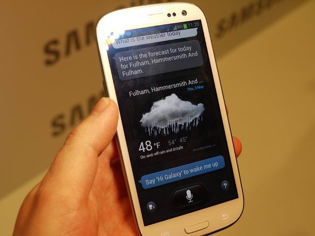 Tính năng điều khiển giọng nói S Voice – “câu trả lời” của Samsung với Siri của Apple. Bạn có thể thực hiện một số thao tác đơn giản bằng giọng nói như cập nhật thời tiết, chụp ảnh và viết tin nhắn.