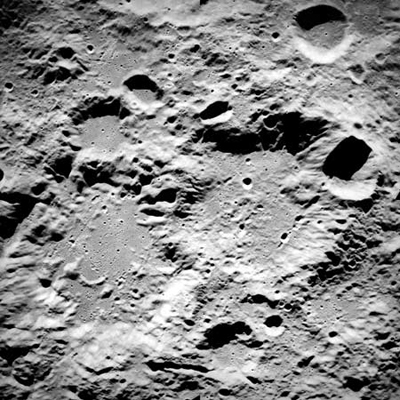 Các hố trong một khu vực trên mặt trăng. Ảnh: NASA.